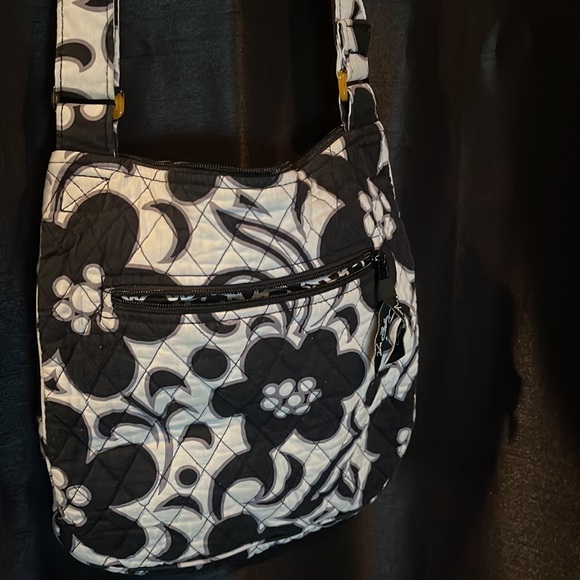 Vera Bradley Handbags - 💯💥🎉🎊Vera Bradley Hipster Crossbody bag🥳
